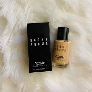 Bobbi Brown Moisture Rich Foundation